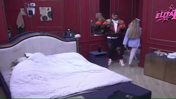 Car i Aneli završili sami u kupatilu: Evo šta se dogodilo (VIDEO)